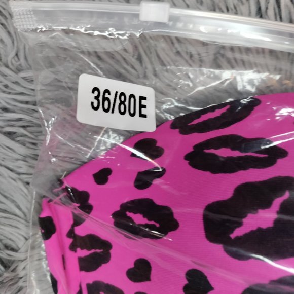 Strapless Lip Pattern Push Up With Cute Bling Accent - Picture 12 of 13